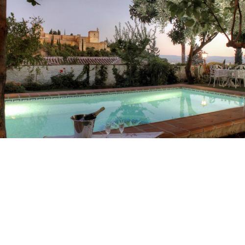 2.5 Million Villa. Magical Sunset. Super close to everything. 5BR, 4BA, Pool, A/C+Heating