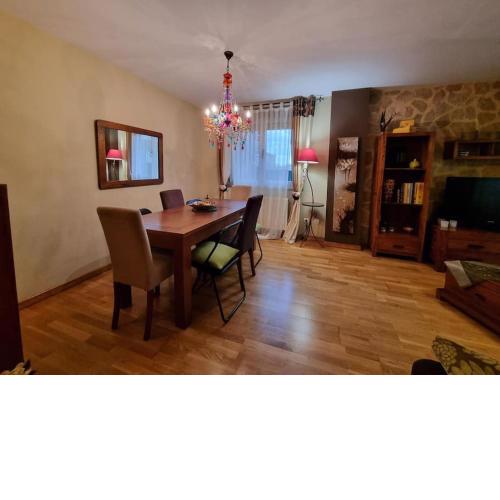 25A01 Duplex con jardín y garaje