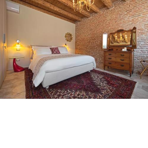 28 Alla Rotonda