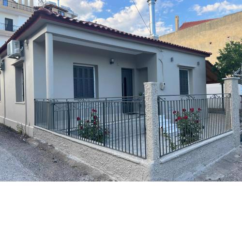 Όμορφη μονοκατοικία με 2 υπνοδωμάτια και τζάκι