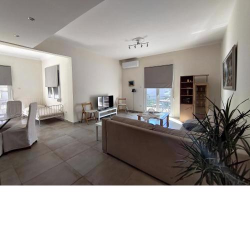 2bedroom fully renovated apartment in the center of Athens