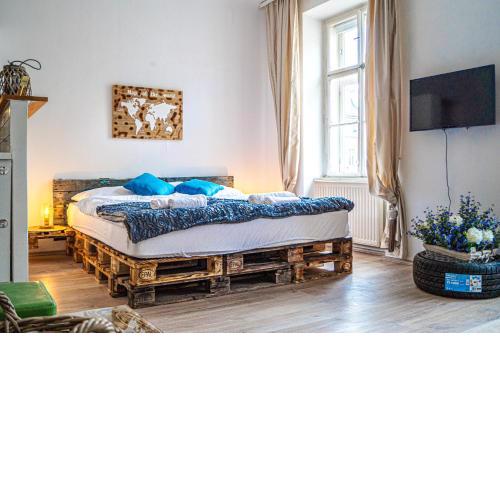 2BR- Available in Lockdown & Perfect for Longstays