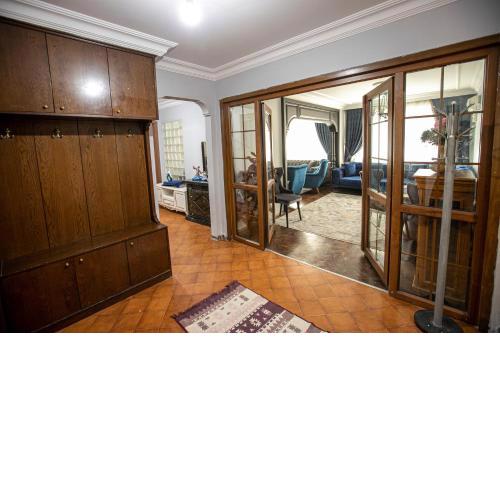 2BR-1LR LARGE FAMILY HOME 5 MIN WALK TO CITY CENTEr