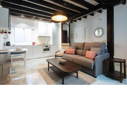 2BR Apartment, 300m from Cathedral. AD2B