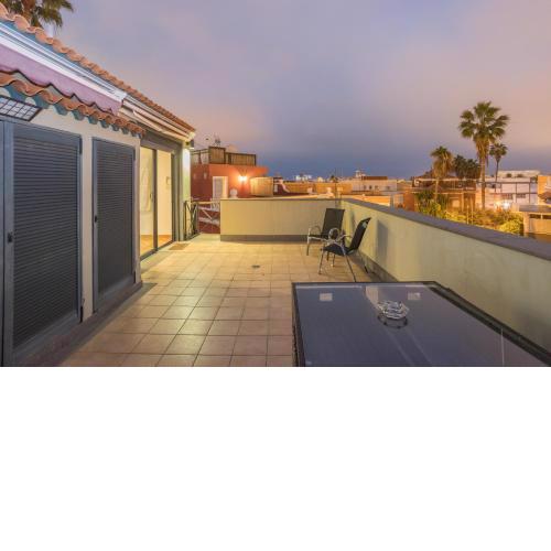 2BR Penthouse with Terrace and City views