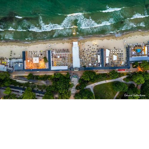 2BR Sea Walk Condo, Top Center, Kitchen, WiFi