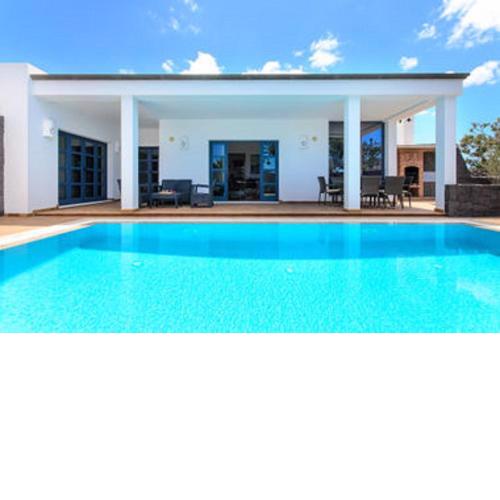 3-Bed Villa B luxe in Playa Blanca Private Pool