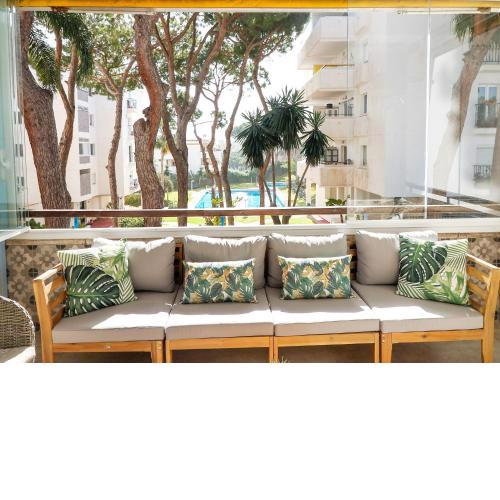 3 BEDROOM FAMILY APARTMENT WALKING DISTANCE TO THE SEA AND ALL AMENITIES