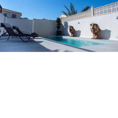 3 Bedroom Modern Aparment private pool, La Regia