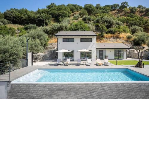 3 Bedroom Modern Villa, Pool, Savoca, East Sicily