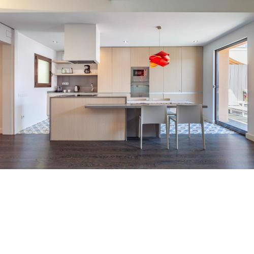 3-bedroom penthouse with terrace in Eixample