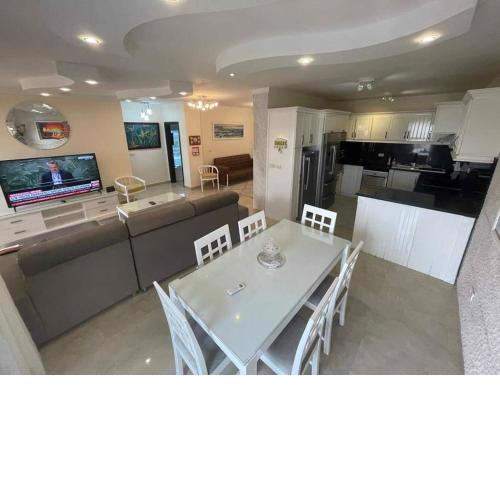 3-bedroom with jacuzzi on the roof - Sea View