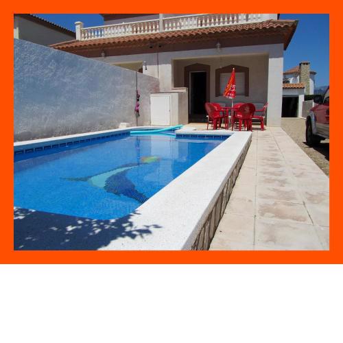 3 bedrooms chalet at Miami Platja 200 m away from the beach with private pool and enclosed garden