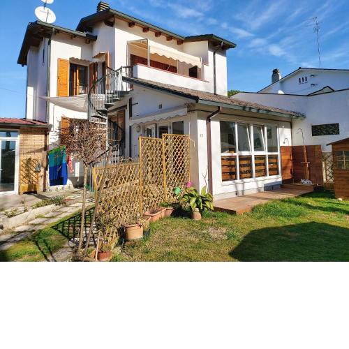 3 bedrooms house at Marina di Ravenna 400 m away from the beach with enclosed garden and wifi