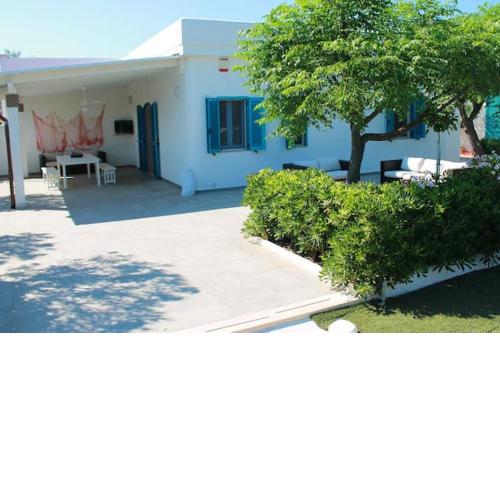 3 bedrooms house at Monopoli 30 m away from the beach with enclosed garden and wifi