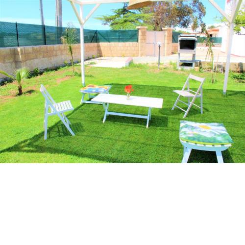 3 bedrooms house at Torre San Giovanni 700 m away from the beach with enclosed garden and wifi