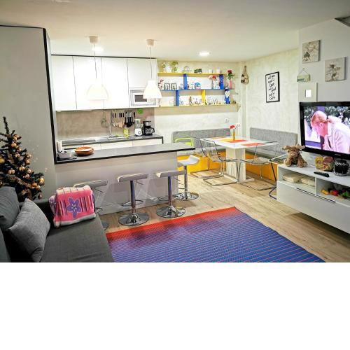 3 bedrooms house with city view and terrace at Burgohondo
