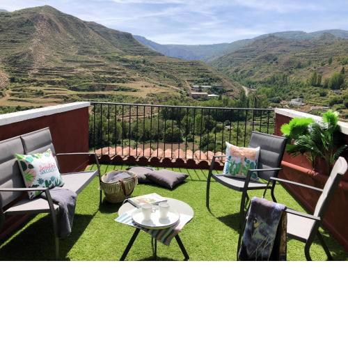 3 bedrooms house with furnished terrace and wifi at Viguera