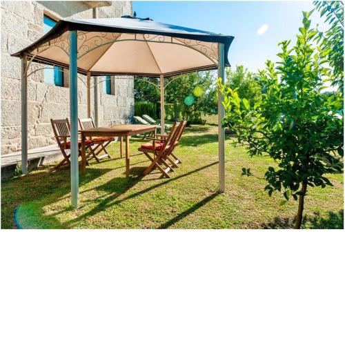 3 bedrooms house with private pool enclosed garden and wifi at Carballedo