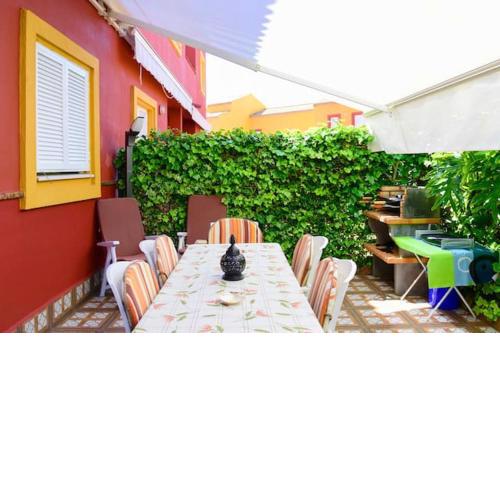 3 bedrooms house with shared pool enclosed garden and wifi at Rota