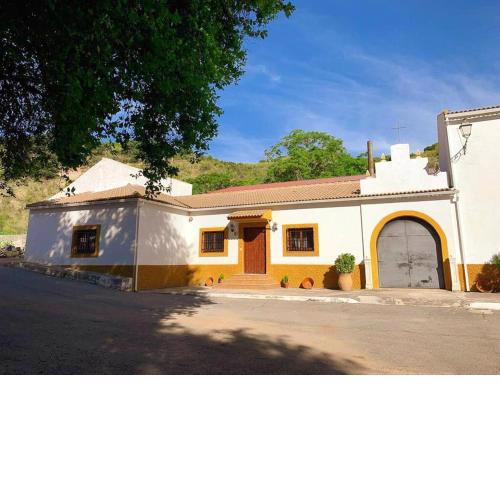 3 bedrooms house with terrace and wifi at Huelma