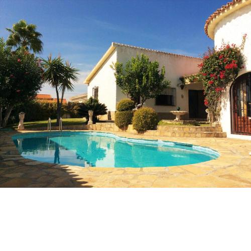 3 bedrooms villa at Benajarafe 300 m away from the beach with sea view private pool and enclosed garden