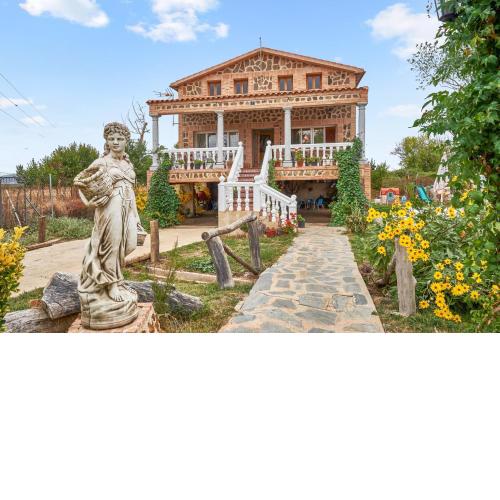 3 bedrooms villa with city view private pool and jacuzzi at Porzuna