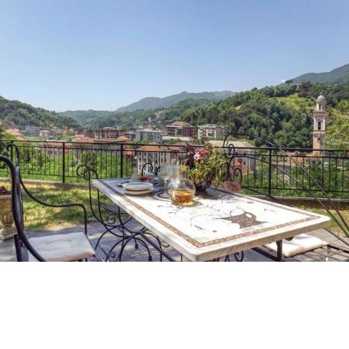 3 bedrooms villa with enclosed garden and wifi at Genova