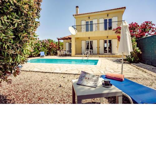 3 bedrooms villa with private pool enclosed garden and wifi at Laganas 1 km away from the beach