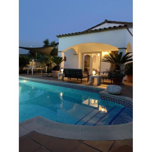 3 bedrooms villa with private pool enclosed garden and wifi at L'Escala 5 km away from the beach