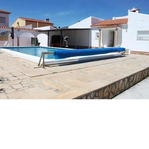 3 bedrooms villa with private pool enclosed garden and wifi at Miami Platja 1 km away from the beach