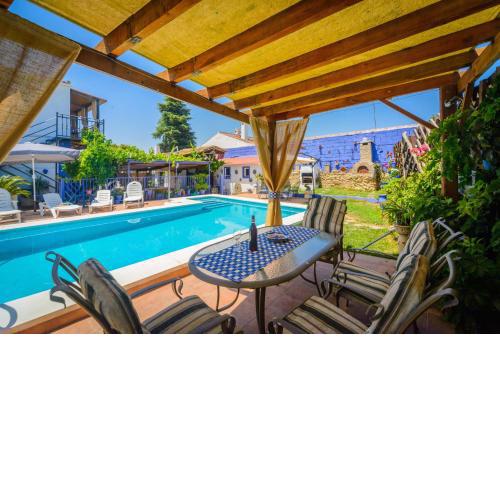 3 bedrooms villa with private pool enclosed garden and wifi at Penaflor