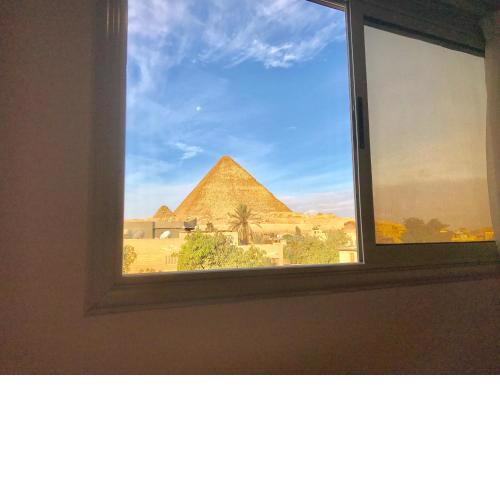 3 Pyramids View Inn