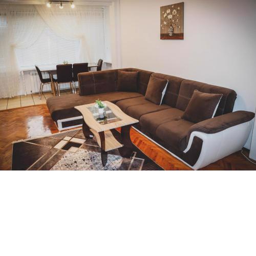 3 Rooms, Loft Apartment, Located RIGHT in CENTER!!!