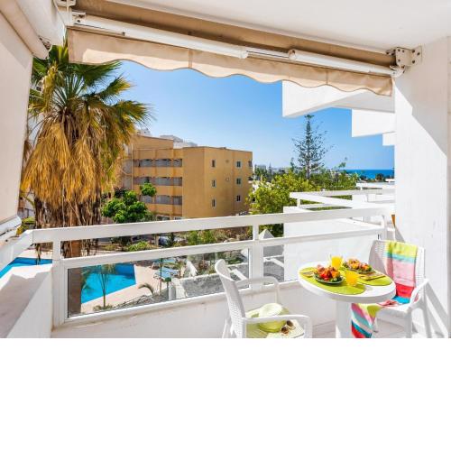 302 MODERN, LIGHT, COMFORTABLE STUDIO with SWIMMING POOL