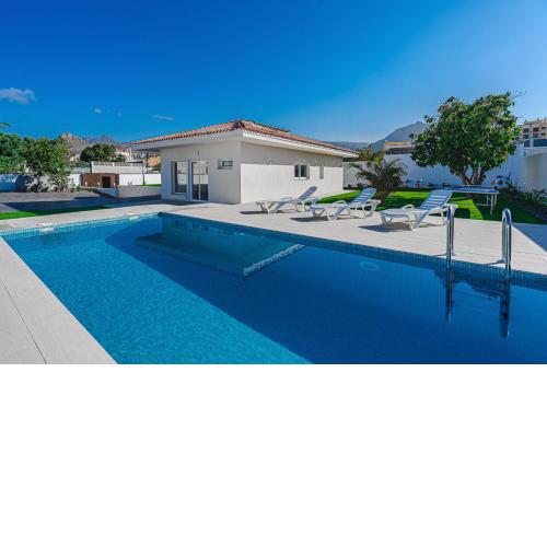 303 VILLA CASA JARDIN con piscina y gran jardín
