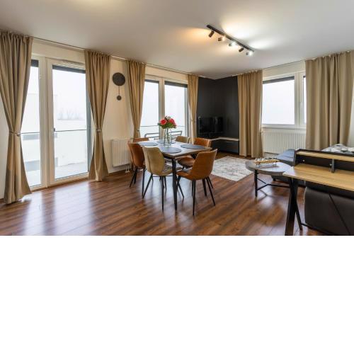 305 LakeView