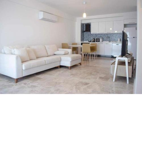 3+1 Duplex with security, beach and nice Seaview