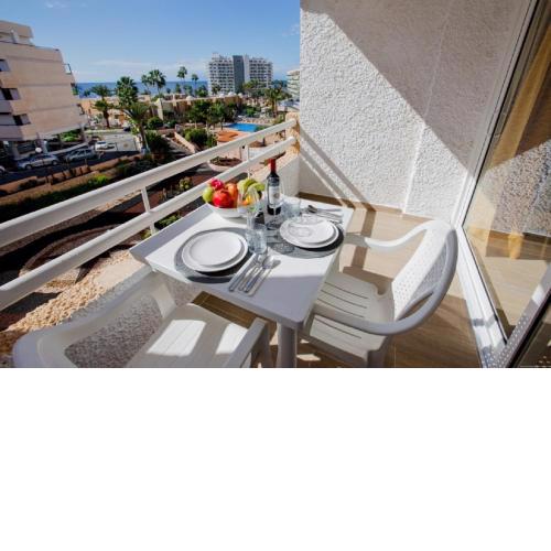 319 MODERN ACCOMMODATION,SEA VIEW, Wi Fi AND POOL