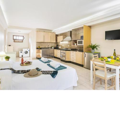 324 Pueblo Canario Modern Studio with Wifi