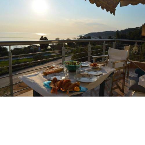 35 m from the beach, amazing seaview, Chalkidiki, Loutra Agias Paraskevis , Evdiriadis Luxury Apartment , you can see it on youtube if you type the name Evdiriadis