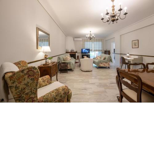 3bed flat with private parking in superb location