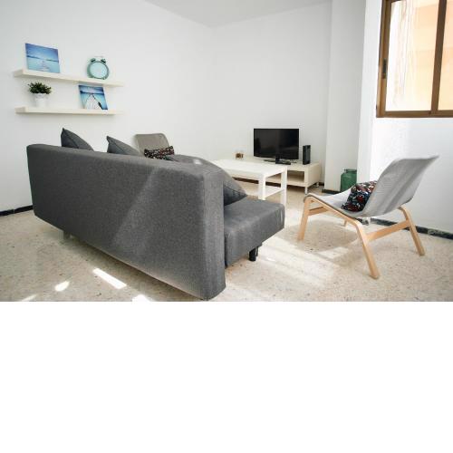 3BR Bright House 2 min to the Beach