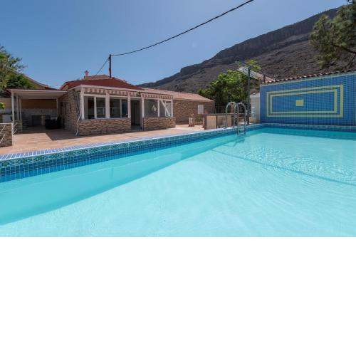 3BR Country Home - Private Pool & Terrace