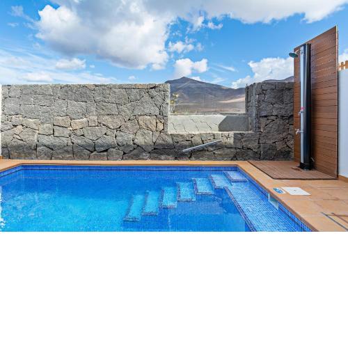 3BR Home - Private Heated Pool - Parking