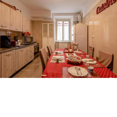 4-Bdr Apt among Colosseum&Termini 10-people