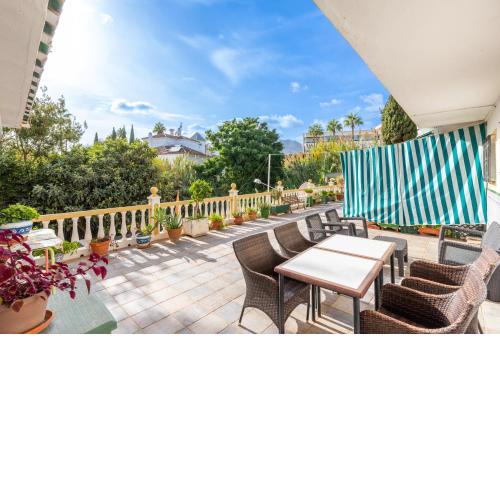 4 bedr groundfl apartm 60m beach