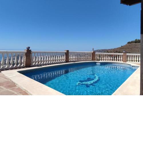 4 Bedroom Villa with Panoramic Seaviews & Pool