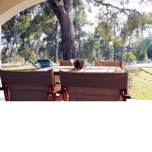 4 bedroom villa with pool and garden