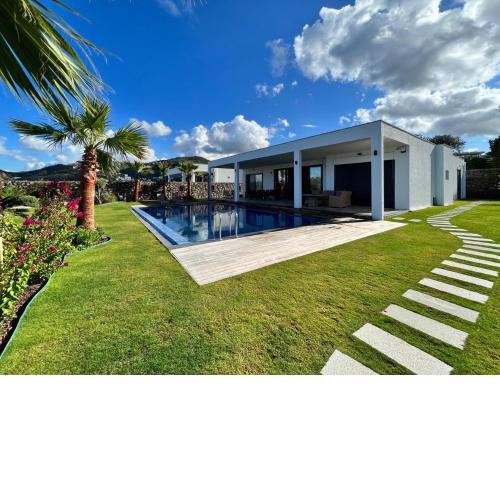 4 Bedroom Villa with Private Pool and Separate Staff Room in Yalikavak